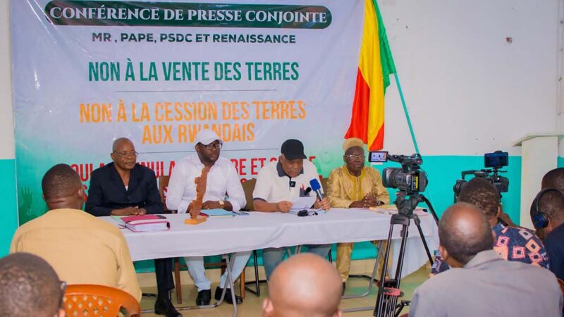 LES OPPOSANTS DROITS DANS LEURS BOTTES