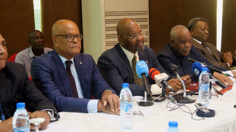 Y A OPPOSANT ET OPPOSANT