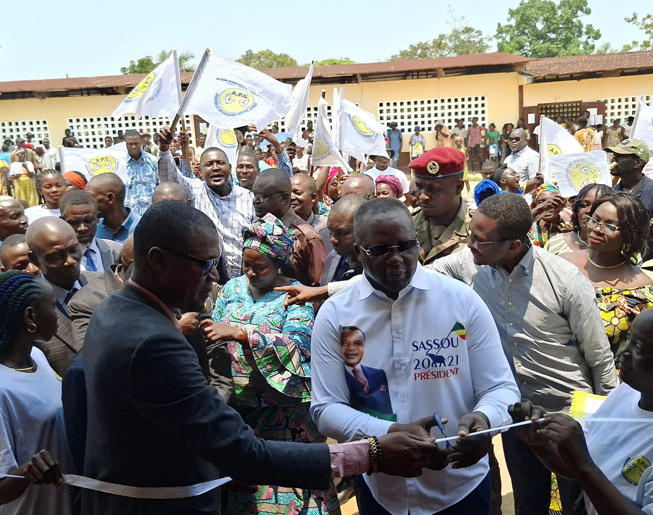 REMISE DU COLLEGE RENOVE DE MBANDZA NDOUNGA