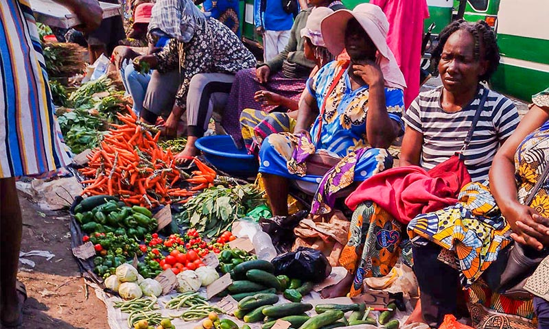 LE MARCHÉ DE LA TSIEME, BON PRIX, MAIS INSALUBRE