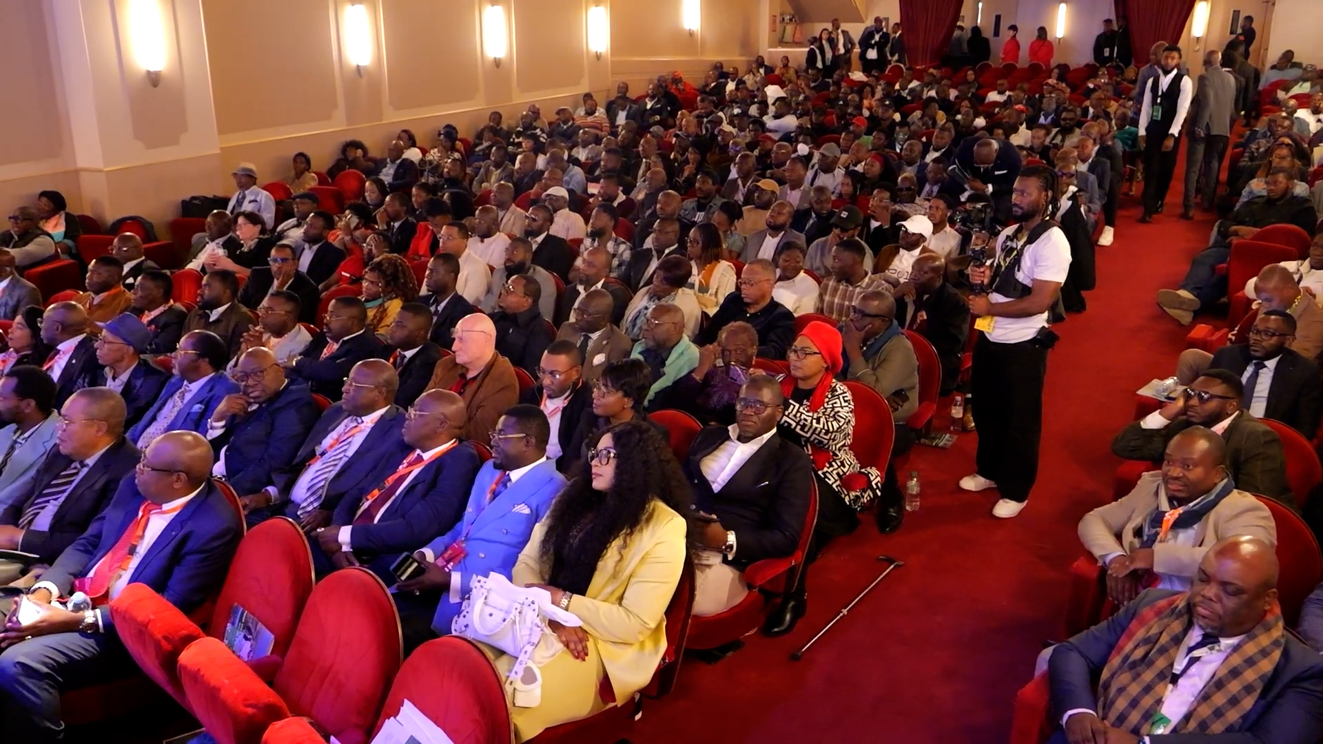 ECHANGE DIRECT ET FRANC ENTRE RODRIGUE MALANDA-SAMBA ET LA DIASPORA A PARIS !