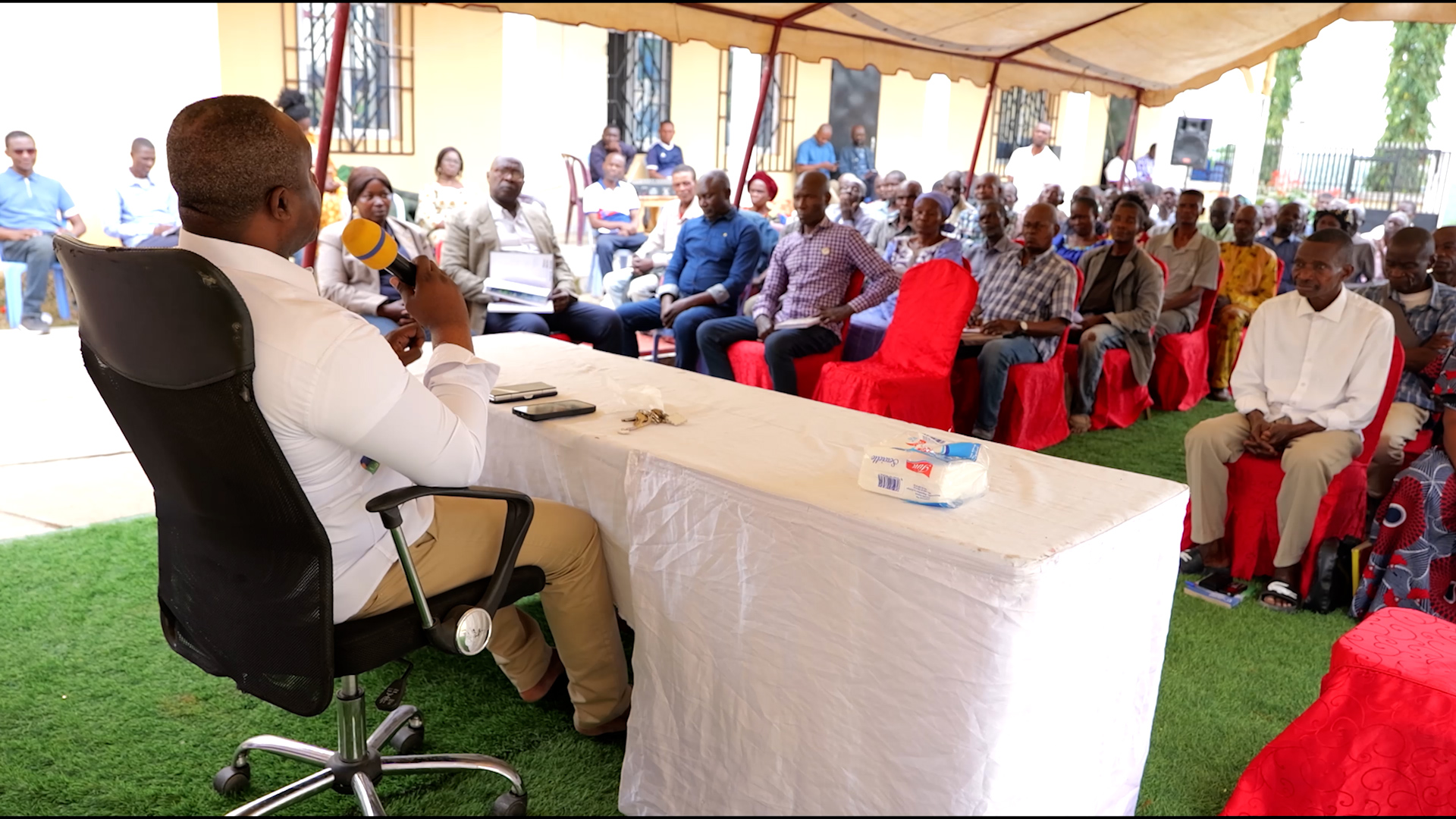 LE DÉPUTÉ DE MBANDZA NDOUNGA ET SES MANDANTS