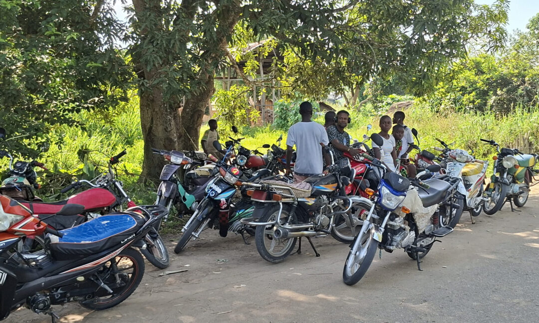 LE TAXI-MOTO PRINCIPAL MOYEN DE DEPLACEMENT A IMPFONDO