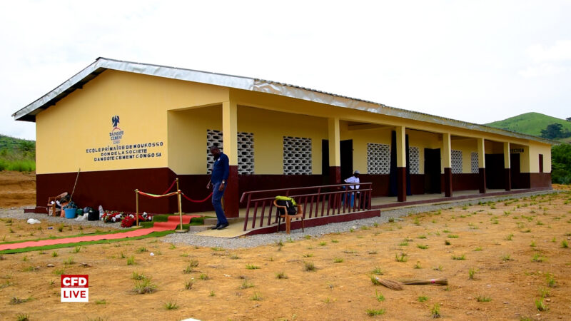 DANGOTE OFFRE UN BÂTIMENT D’ÉCOLE A MOUKOSSO