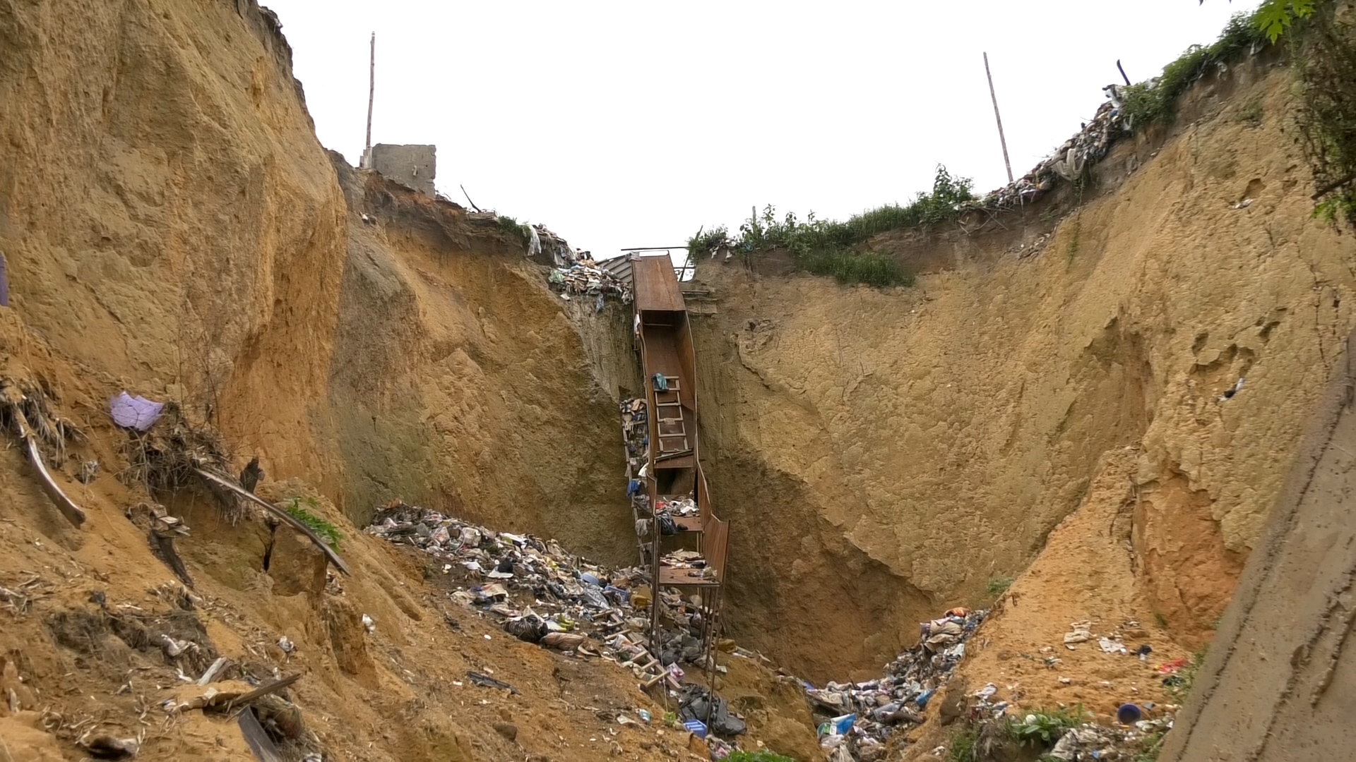 UNE ÉROSION RONGE MAYANGA