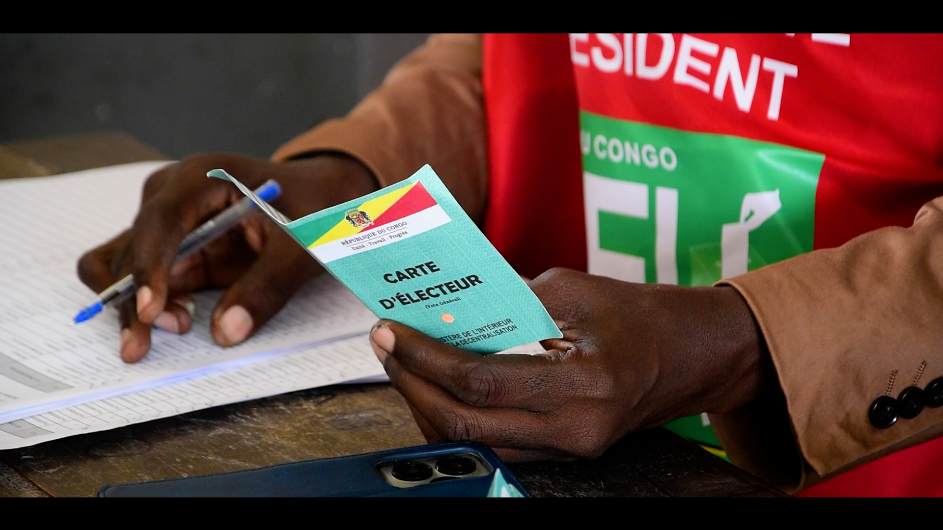 DÉFAUT DE CARTES ET VOTE TIMIDE