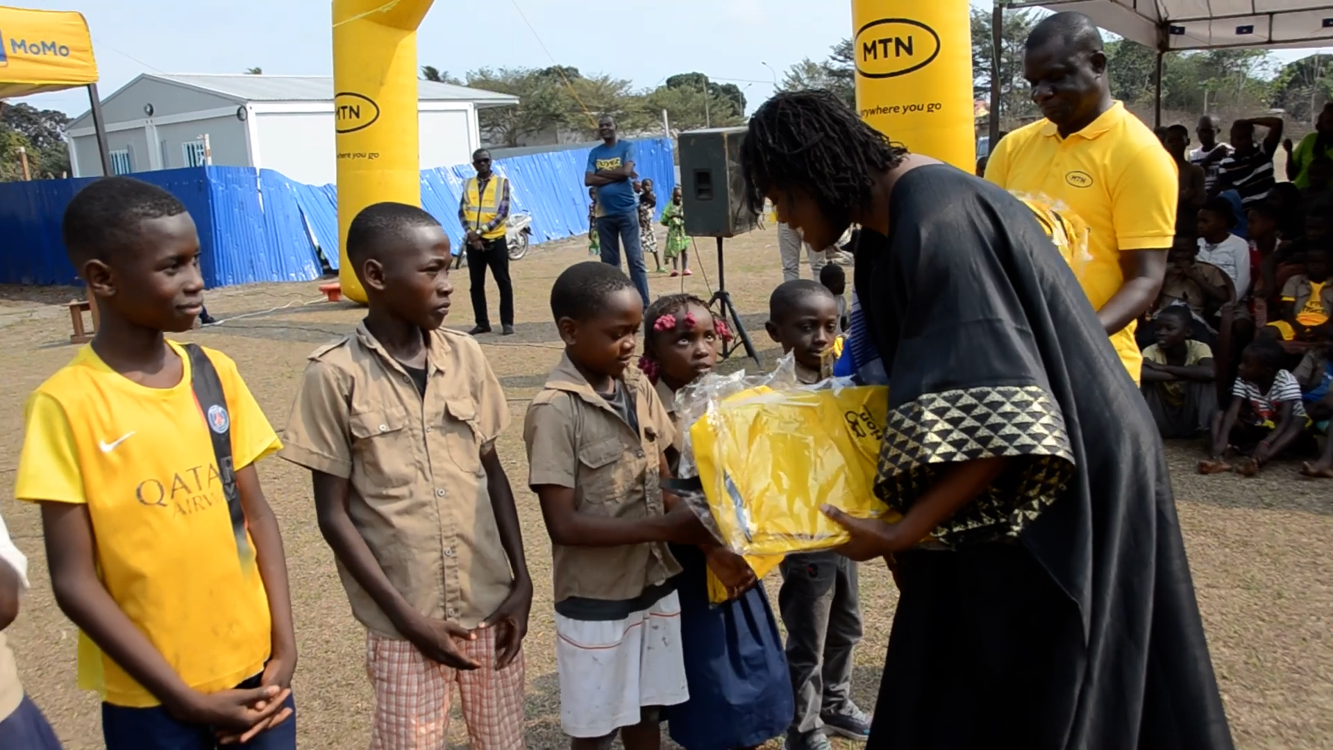DON DE KITS SCOLAIRE DE LA FONDATION MTN A TCHAMBA NZASSI
